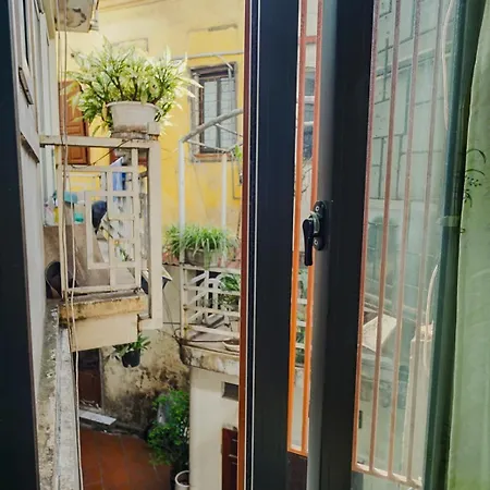 Niah Cozy Home - Train Street-2